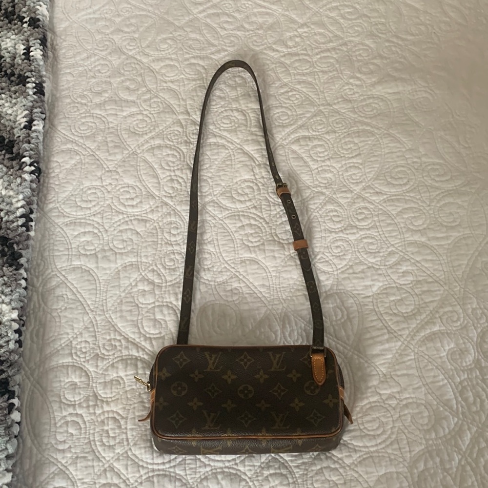 Authentic Louis Vuitton cross body bag
